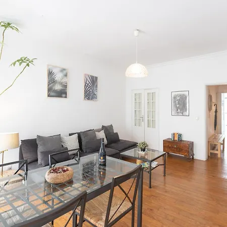 Spacious 2 Bedroom Apt With Large Living Room Lisbon *