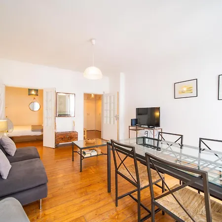 Spacious 2 Bedroom Apt With Large Living Room Lisbon Apartment