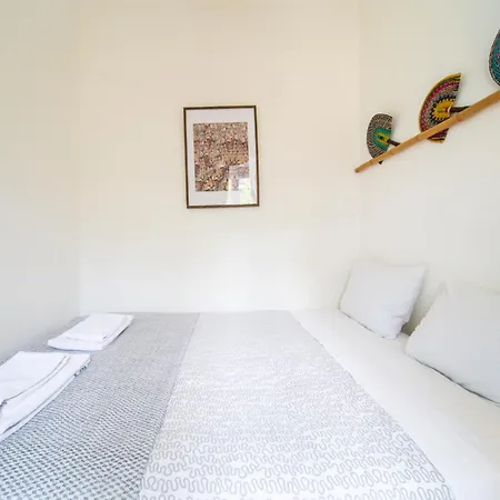 Spacious 2 Bedroom Apt With Large Living Room Lisbon Apartment *