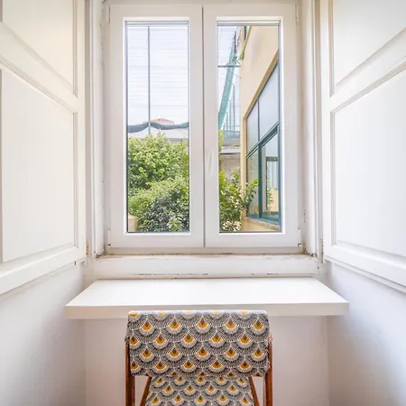 Apartment Spacious 2 Bedroom Apt With Large Living Room Lisbon *