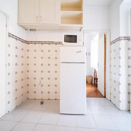 Spacious 2 Bedroom With Large Living Апартаменти Лісабон