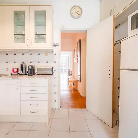 Spacious 2 Bedroom Apt With Large Living Room Lisbon Apartment *