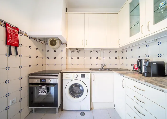 Spacious 2 Bedroom With Large Living * Lisboa