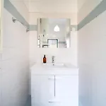 Spacious 2 Bedroom With Large Living דירה