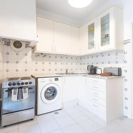 Spacious 2 Bedroom Apt With Large Living Room Lisbon Apartment *
