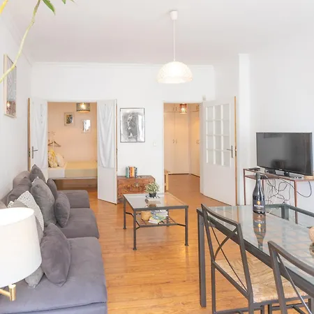 Apartment Spacious 2 Bedroom Apt With Large Living Room Lisbon