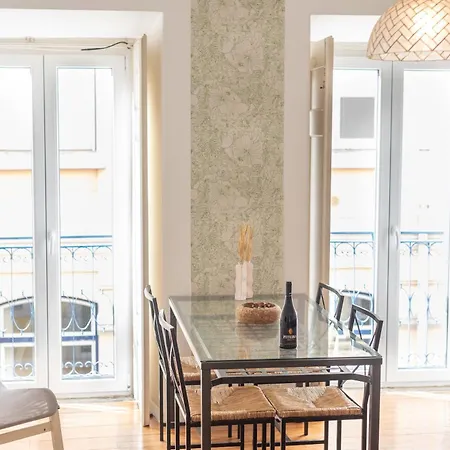 Spacious 2 Bedroom Apt With Large Living Room Lisbon