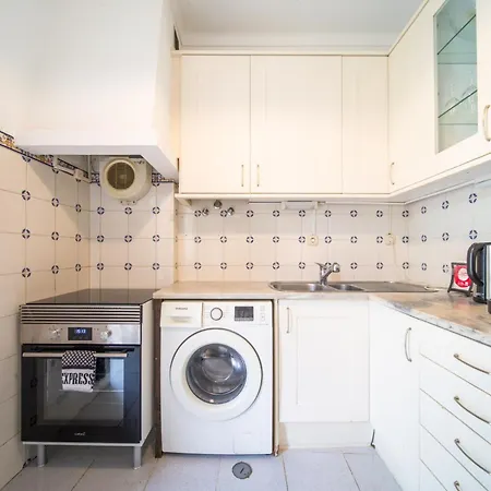 Spacious 2 Bedroom Apt With Large Living Room Lisbon * Lissabon