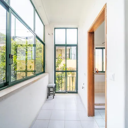 Apartment Spacious 2 Bedroom Apt With Large Living Room Lisbon