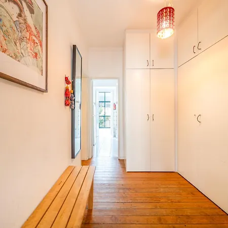Spacious 2 Bedroom Apt With Large Living Room Lisbon *